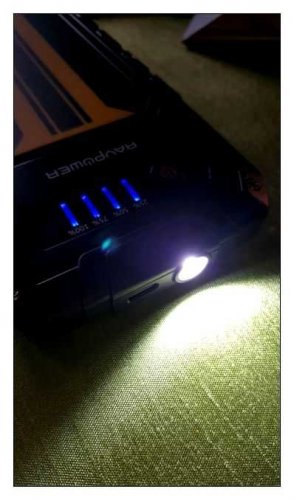 Test: RAVPower 300A Spitzenstrom Auto Starthilfe Anlasser für 12V 2.0 L Benzinmotoren, Quick Charge Anschluss 8000mAh Powerbank, Eingebaute LED-Taschenlampe Test: RAVPower 300A Spitzenstrom Auto Starthilfe Anlasser für 12V 2.0 L Benzinmotoren, Quick Charge Anschluss 8000mAh Powerbank, Eingebaute LED-Taschenlampe