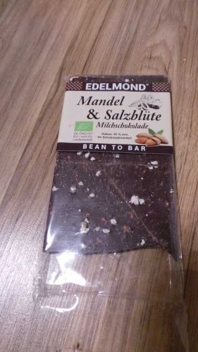 Test: Edelmond Bio Mandel & Salz Milch-Schokolade mit gutem 54 % Kakaoanteil. Passt toll zum Wein. Fair Trade Test: Edelmond Bio Mandel & Salz Milch-Schokolade mit gutem 54 % Kakaoanteil. Passt toll zum Wein. Fair Trade