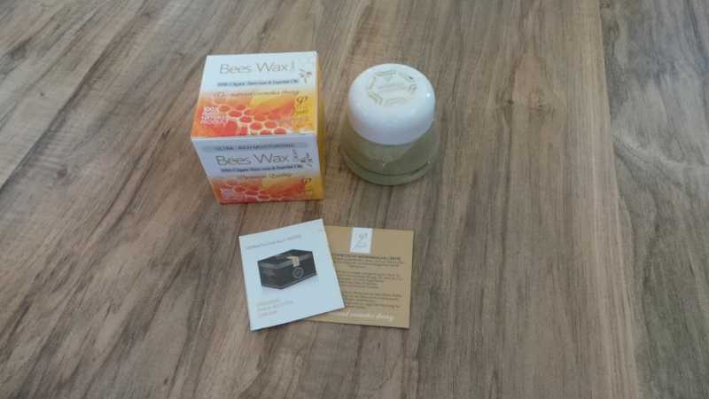 Test: Natürliche und Biologische Reine Bienenwachs Crème - Hergestellt aus natürlichen Inhaltsstoffen - 50ml - Ein Naturheilmittel für Ihre Haut - Sehr effektiv bei trockener und rissiger Haut, Reizung durch Sonnenstrahlung, bei jeder Art von Verbrennunge Test: Natürliche und Biologische Reine Bienenwachs Crème - Hergestellt aus natürlichen Inhaltsstoffen - 50ml - Ein Naturheilmittel für Ihre Haut - Sehr effektiv bei trockener und rissiger Haut, Reizung durch Sonnenstrahlung, bei jeder Art von Verbrennunge
