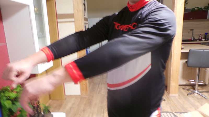 Test: TOMSHOO Radtrikot Herren Set Schnell Trocken Langarm-Radfahren Jersey mit Hose für Mountain Biking und Outdoor Test: TOMSHOO Radtrikot Herren Set Schnell Trocken Langarm-Radfahren Jersey mit Hose für Mountain Biking und Outdoor