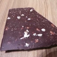 Test: Edelmond Bio Mandel & Salz Milch-Schokolade mit gutem 54 % Kakaoanteil. Passt toll zum Wein. Fair Trade Test: Edelmond Bio Mandel & Salz Milch-Schokolade mit gutem 54 % Kakaoanteil. Passt toll zum Wein. Fair Trade